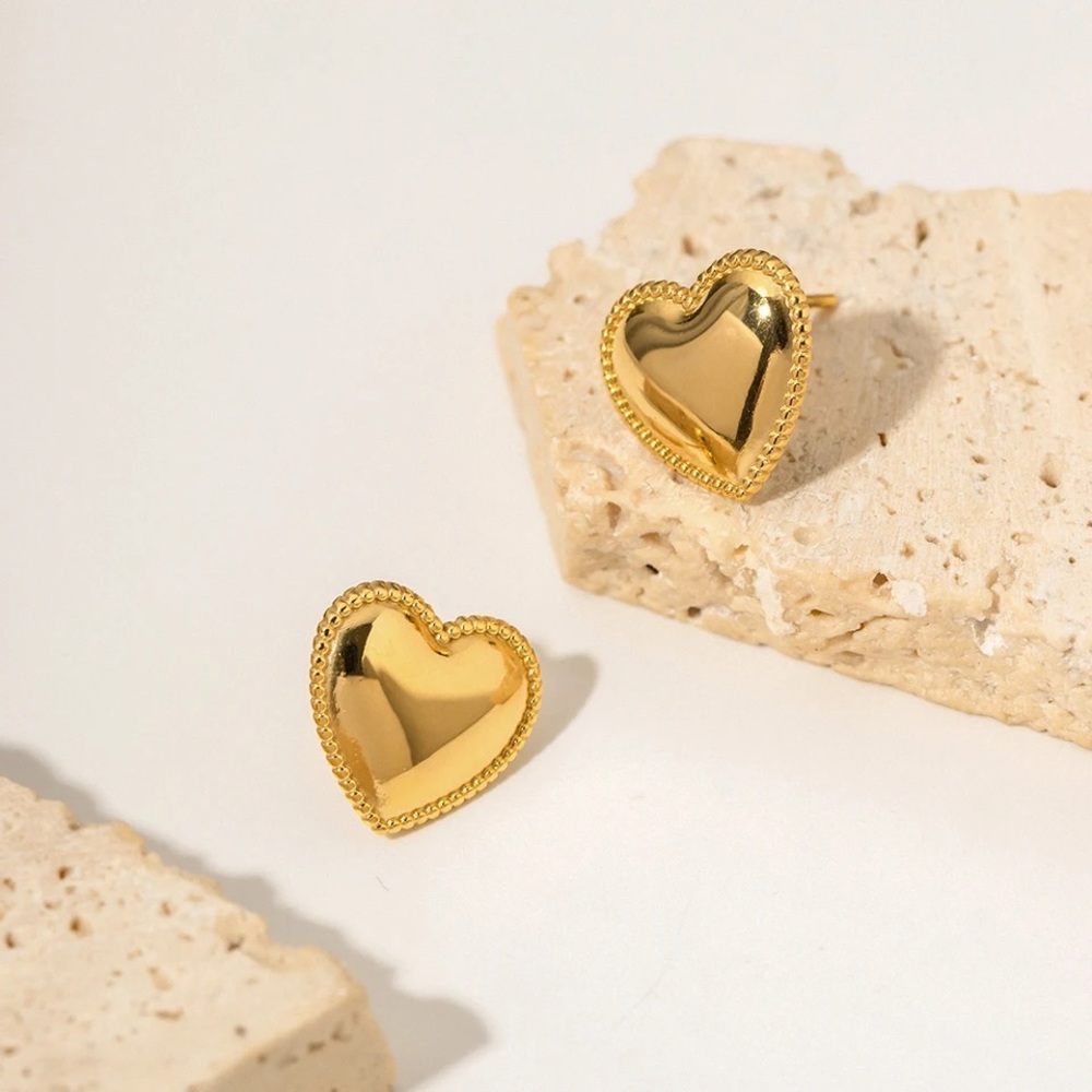 ◾️18K Gold Plated Heart Stud Earrings